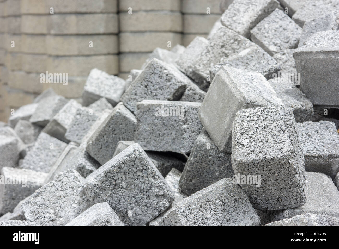 Pila di blocchi di cemento. Foto Stock