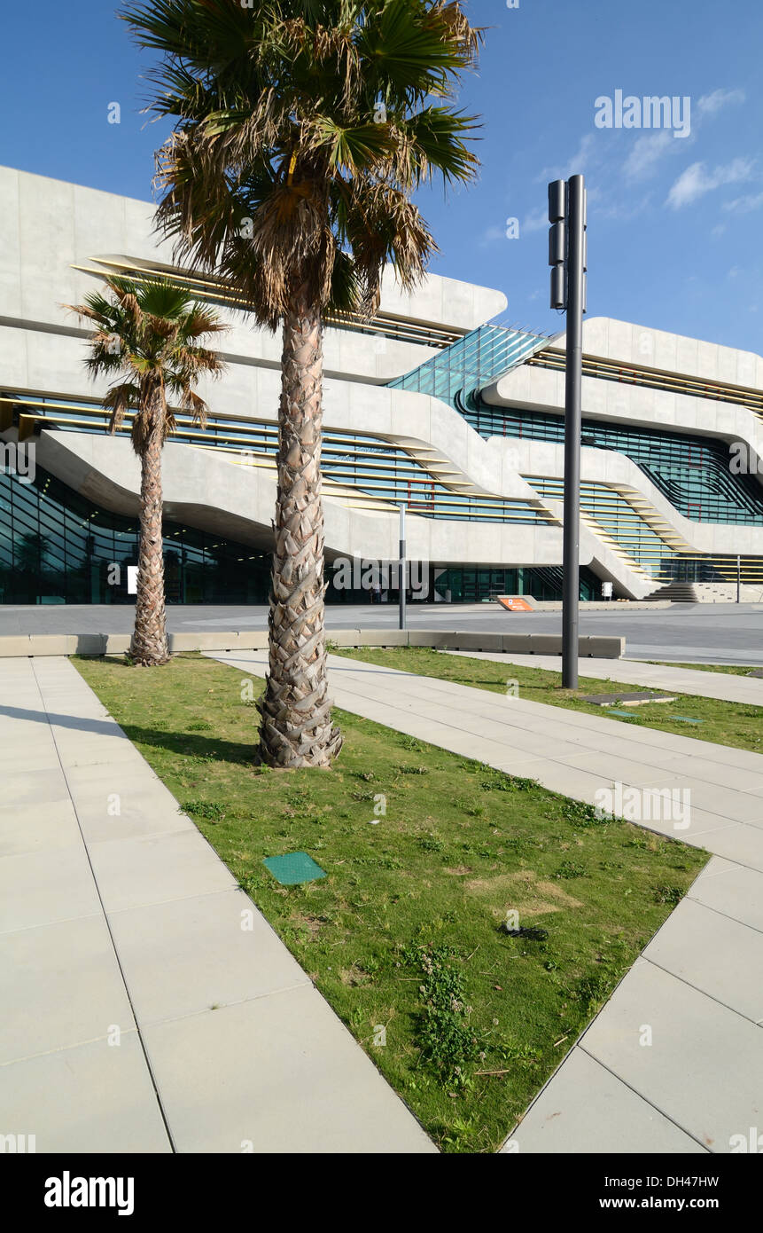 Ingresso Pierresvives centro sportivo o un complesso sportivo da Zaha Hadid e palme Montpellier Francia Foto Stock