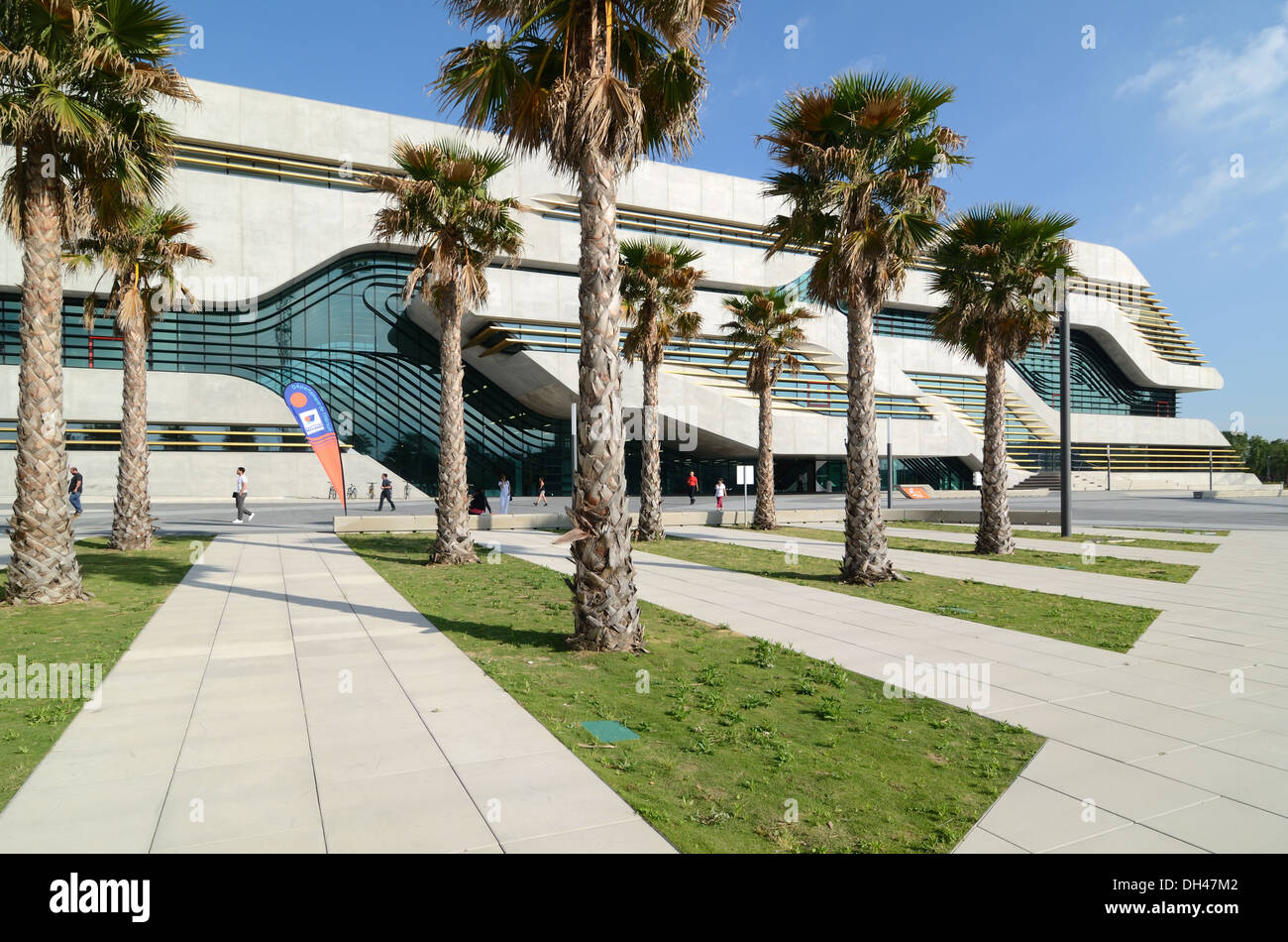 Pierresvives Centro sportivo da Zaha Hadid e palme Montpellier Francia Foto Stock