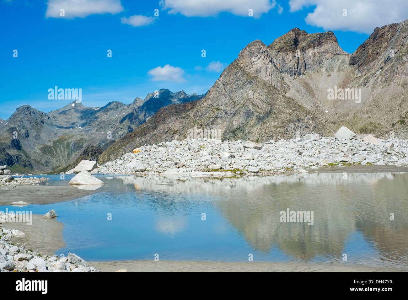 Lago di montagna vicino al parco naturale Vedrette di Ries, Valle Aurina, Sud Tirolo, Italia Foto Stock
