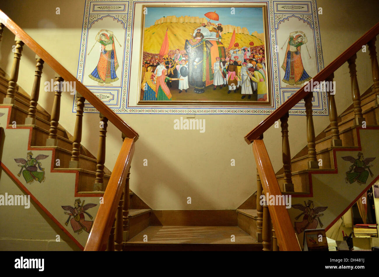 Scala e dipinti sulla parete Jaisalmer Rajasthan India Asia Foto Stock