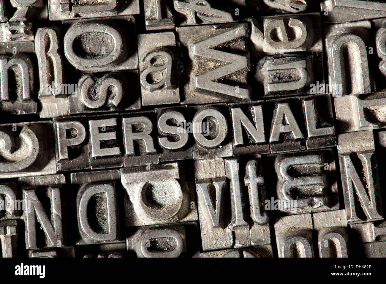 Vecchio portano lettere che compongono la parola "personal", Tedesco per 'staff' Foto Stock