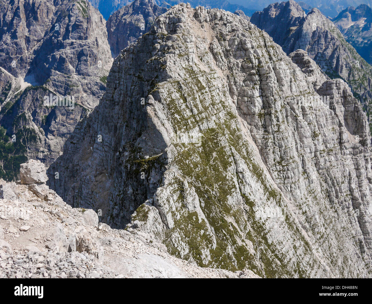 Cime di fronte Jof di Montasio Alpi Giulie, Italia Foto Stock
