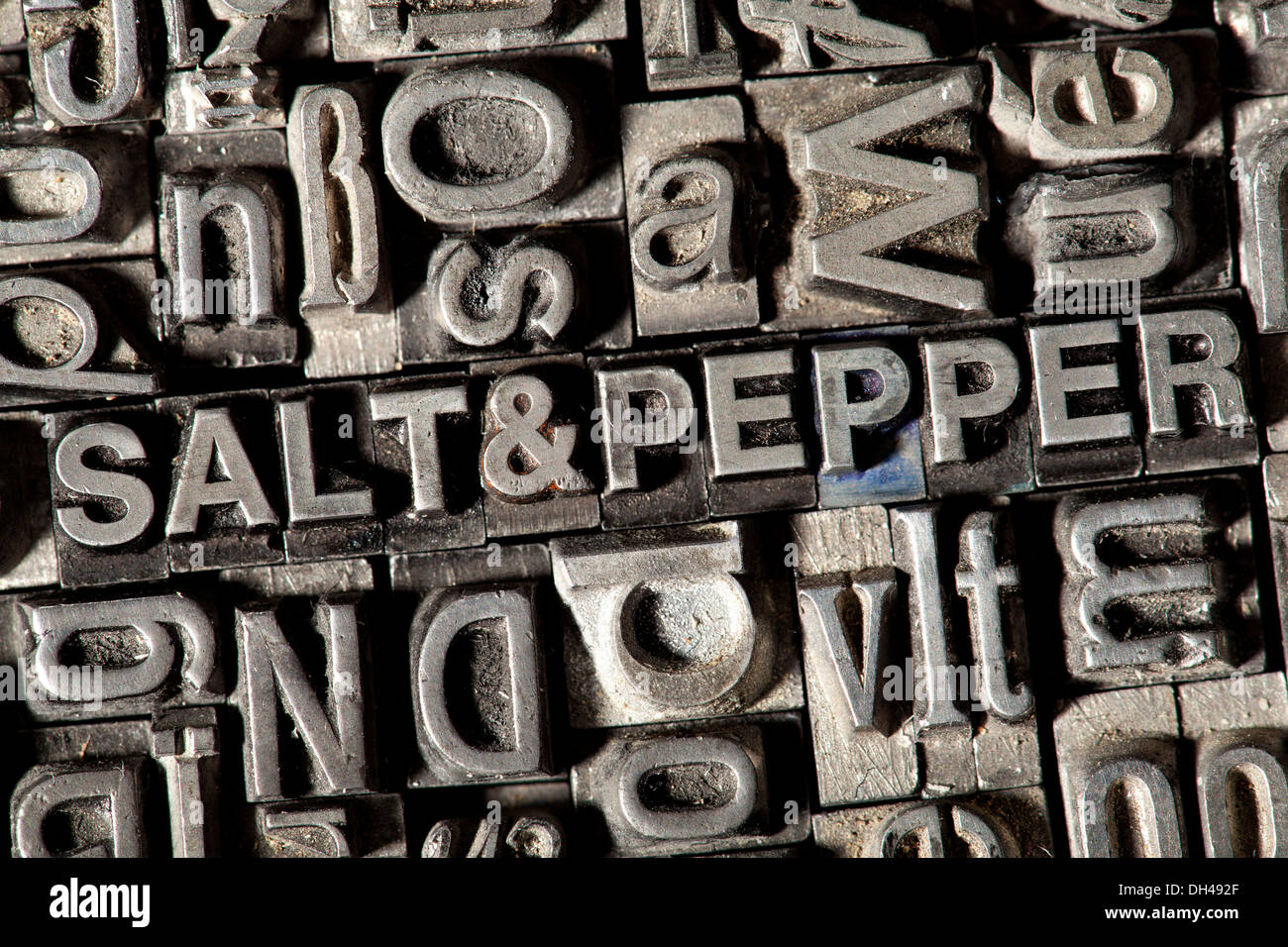 Il vecchio delle lettere al piombo formando il termine sale e pepe Foto Stock