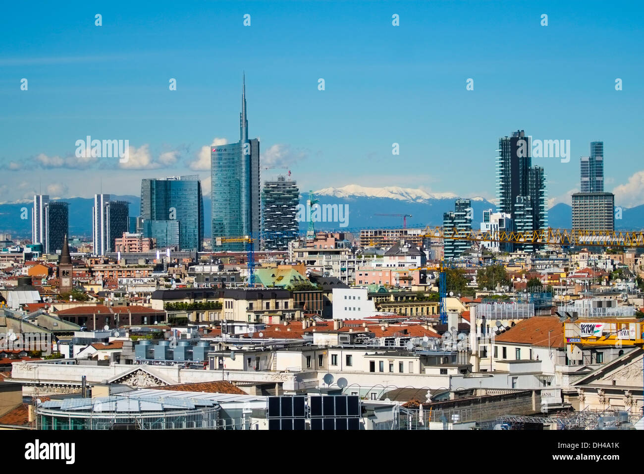 Vista aerea di nuovi edifici moderni in centro a Milano Foto Stock