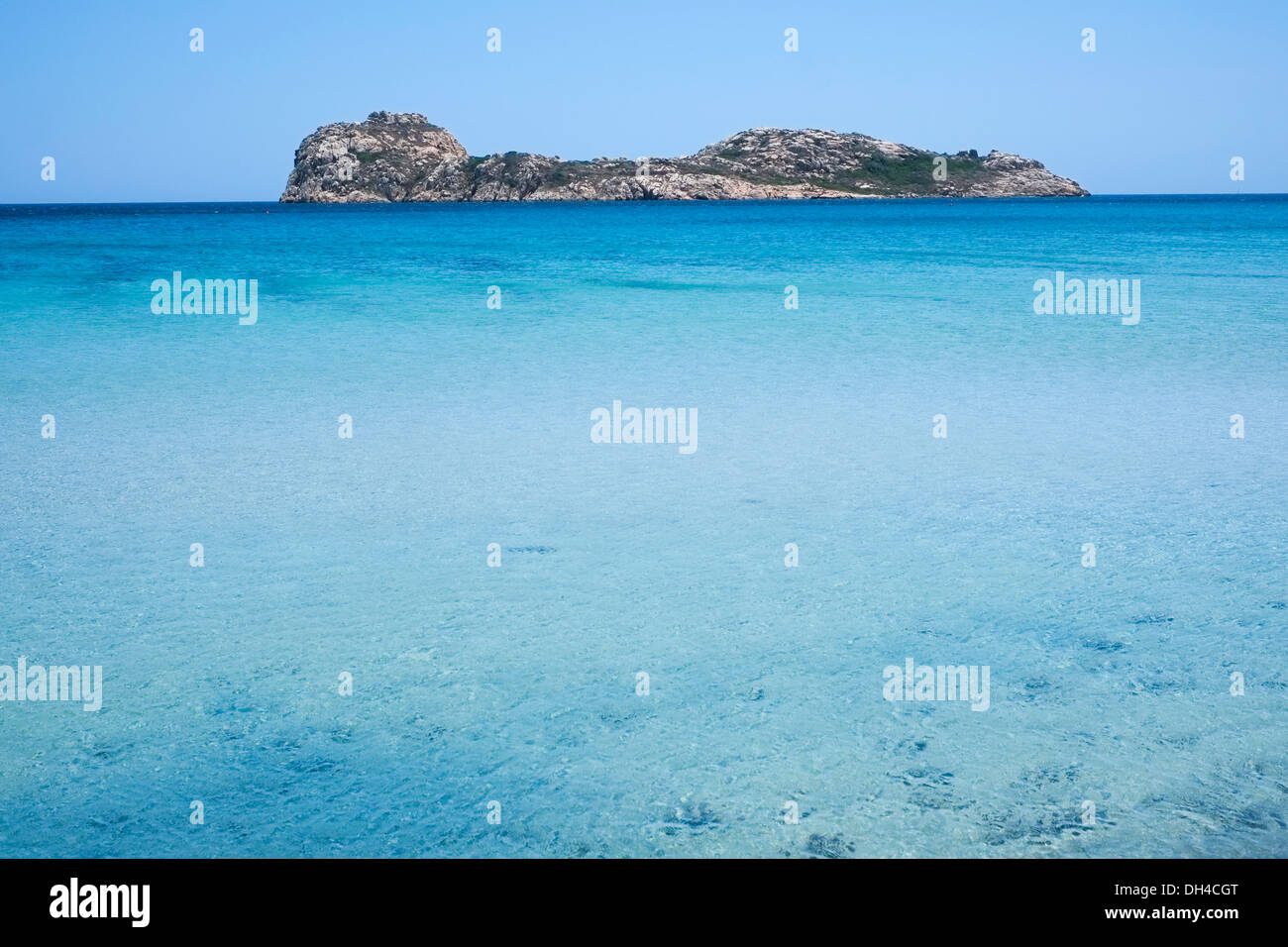 Mare azzurro e trasparente di Porto Tramatzu spiaggia, Teulada, Sardegna Foto Stock