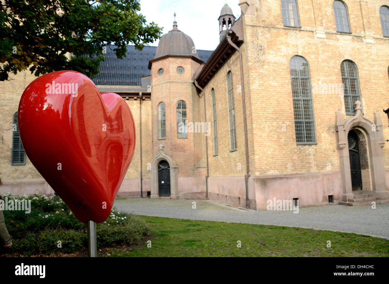 Cuore memorial presso la Cattedrale di Oslo per commemorare le esplosioni di Anders Behring Breivik Oslo Norvegia Foto Stock