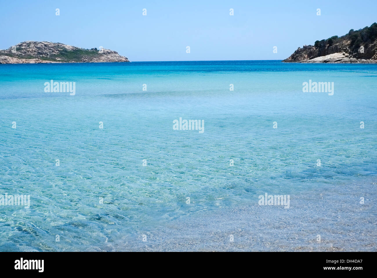 Mare azzurro e trasparente di Porto Tramatzu spiaggia, Teulada, Sardegna Foto Stock