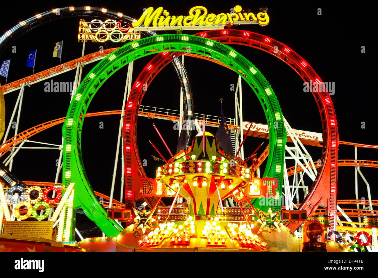 Divertimento a Monaco di Baviera - festa della birra Oktoberfest, Baviera Germania Foto Stock