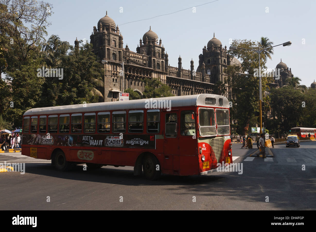 Edificio GPO generale Post Office red bus migliore Mumbai Maharashtra India Asia Gen 2012 Foto Stock