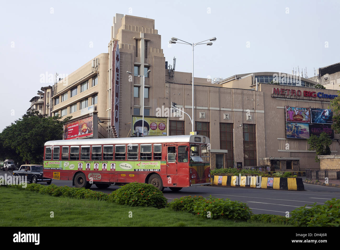 Miglior bus al Metro sala cinema teatro del Maharashtra Mumbai India Asia Luglio 2012 Foto Stock