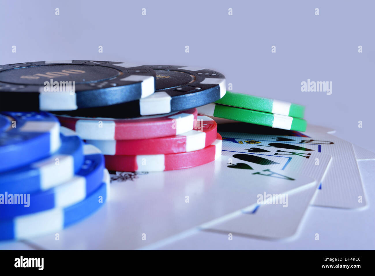 Poker chips con Royal Flush Card Foto Stock