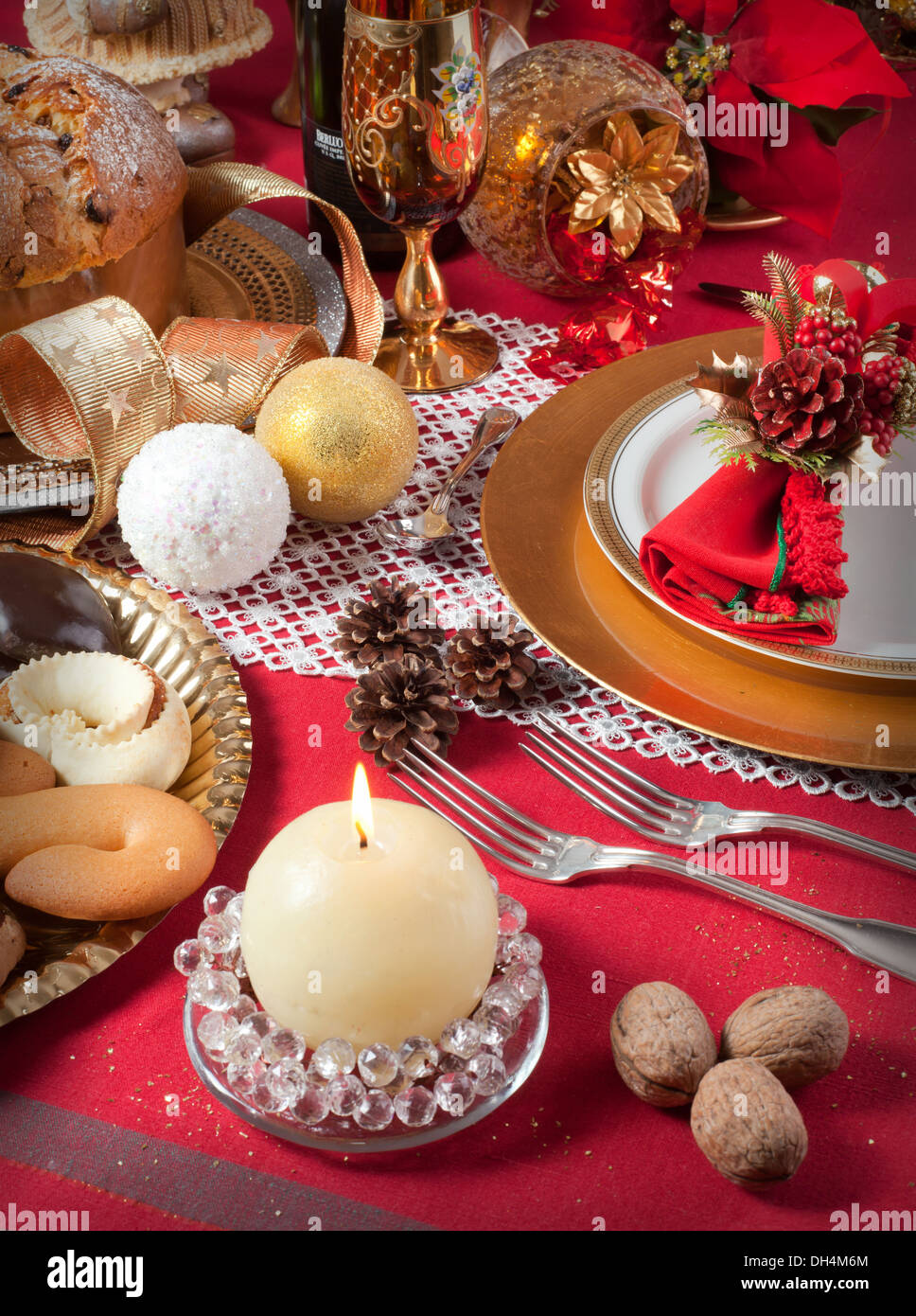 Decorate il Natale a Tavola con illuminazione studio Foto Stock