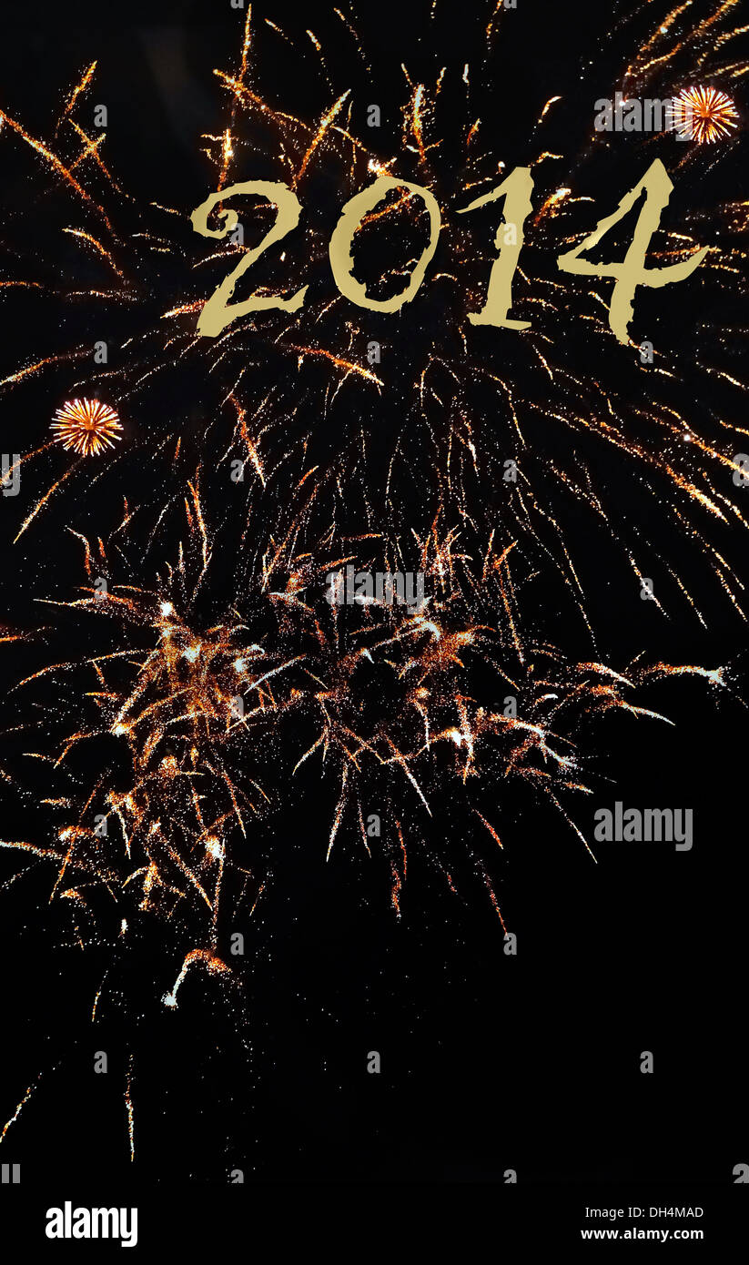 Fuochi d'artificio in colori dorati per festeggiare il nuovo anno 2014 Foto Stock