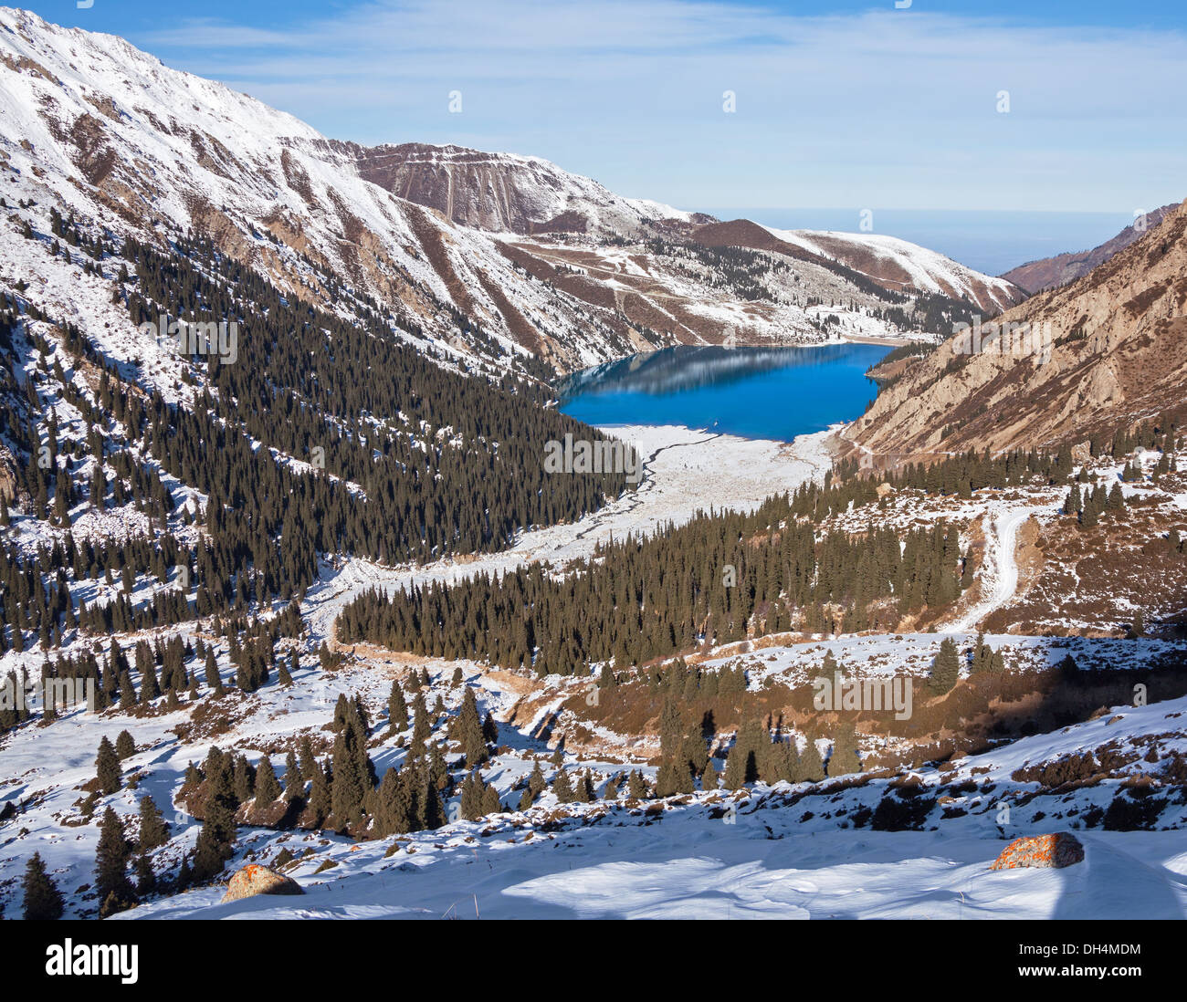 Specchio dell anima di montagna - smeraldo lago di montagna. Montagne Tien-Shan. Foto Stock