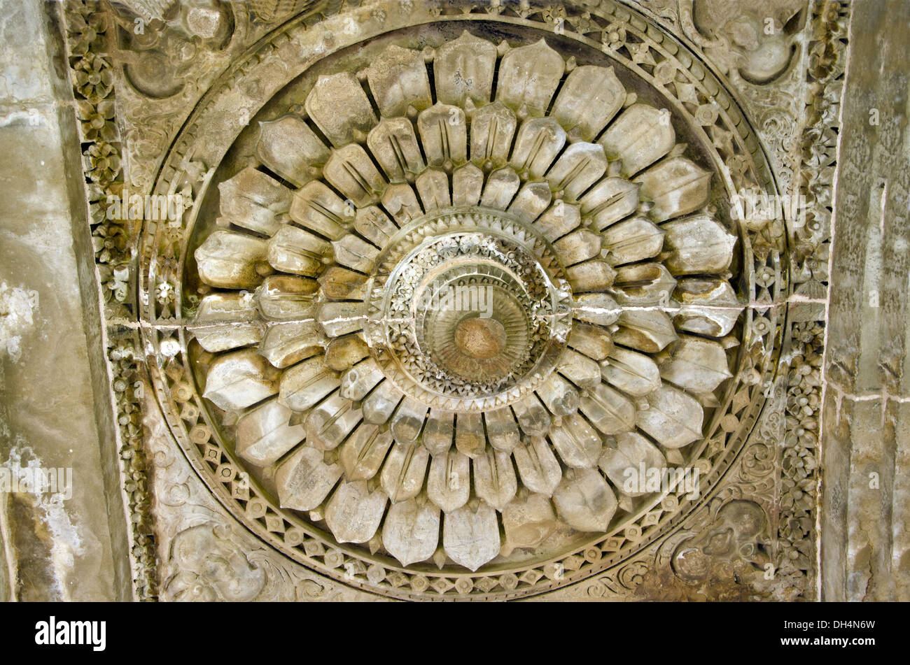 Il design del soffitto del fiore di loto Khajuraho Madhya Pradesh India Asia Foto Stock