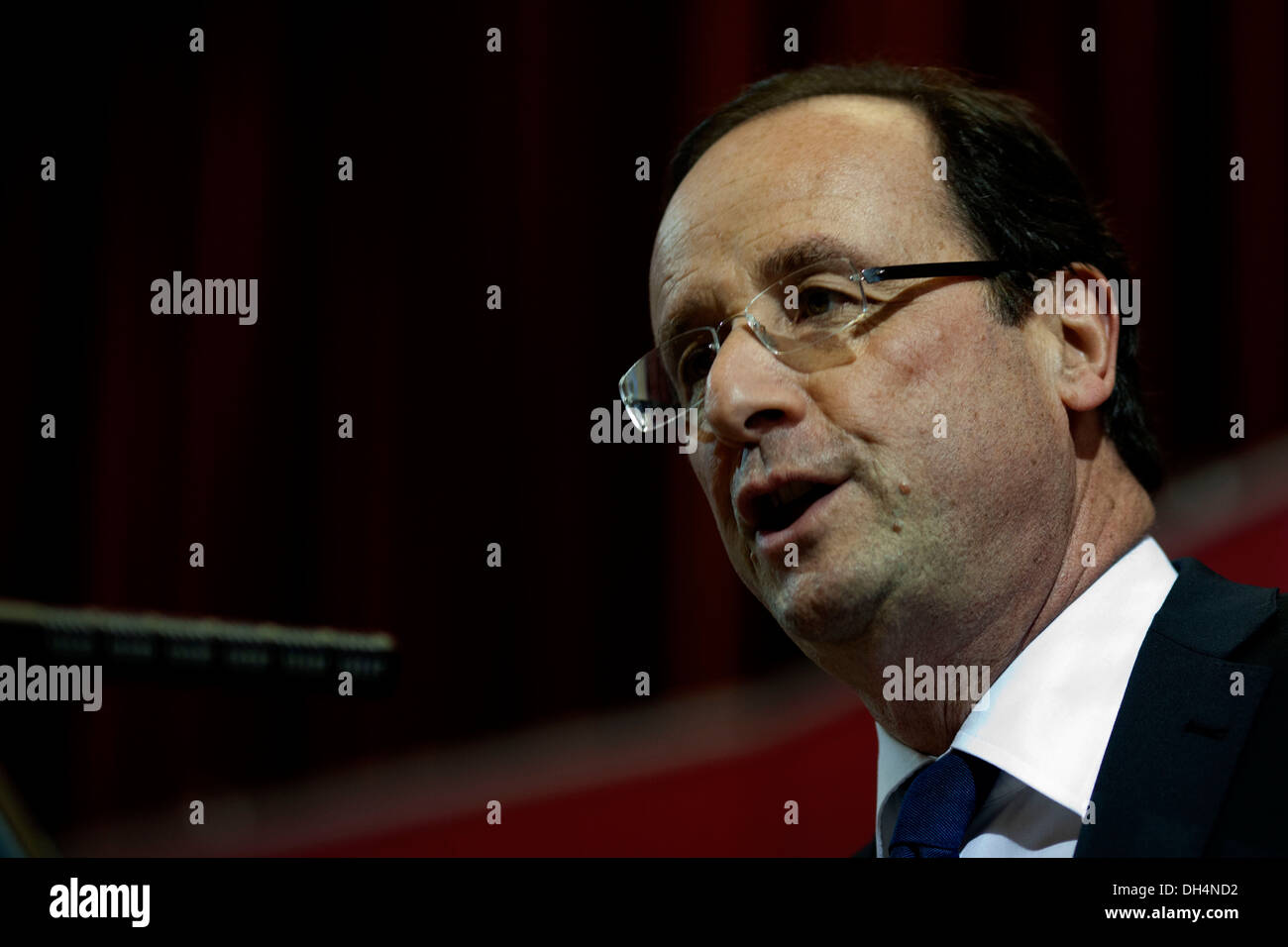Candidata socialista per le elezioni presidenziali francesi Francois Hollande è visto in King's Collage durante la sua visita in Londo Foto Stock