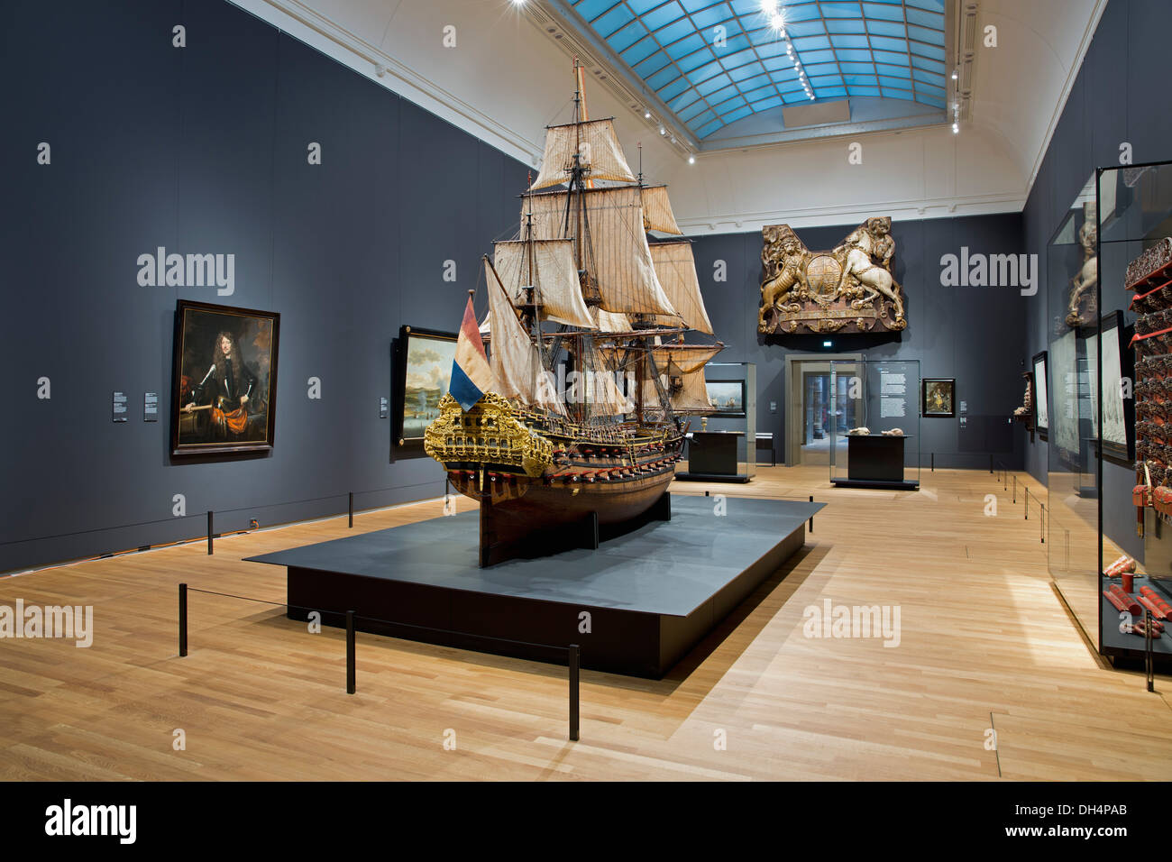 Paesi Bassi, Amsterdam, Rijksmuseum. Modello del xvii secolo battaglia navale Foto Stock