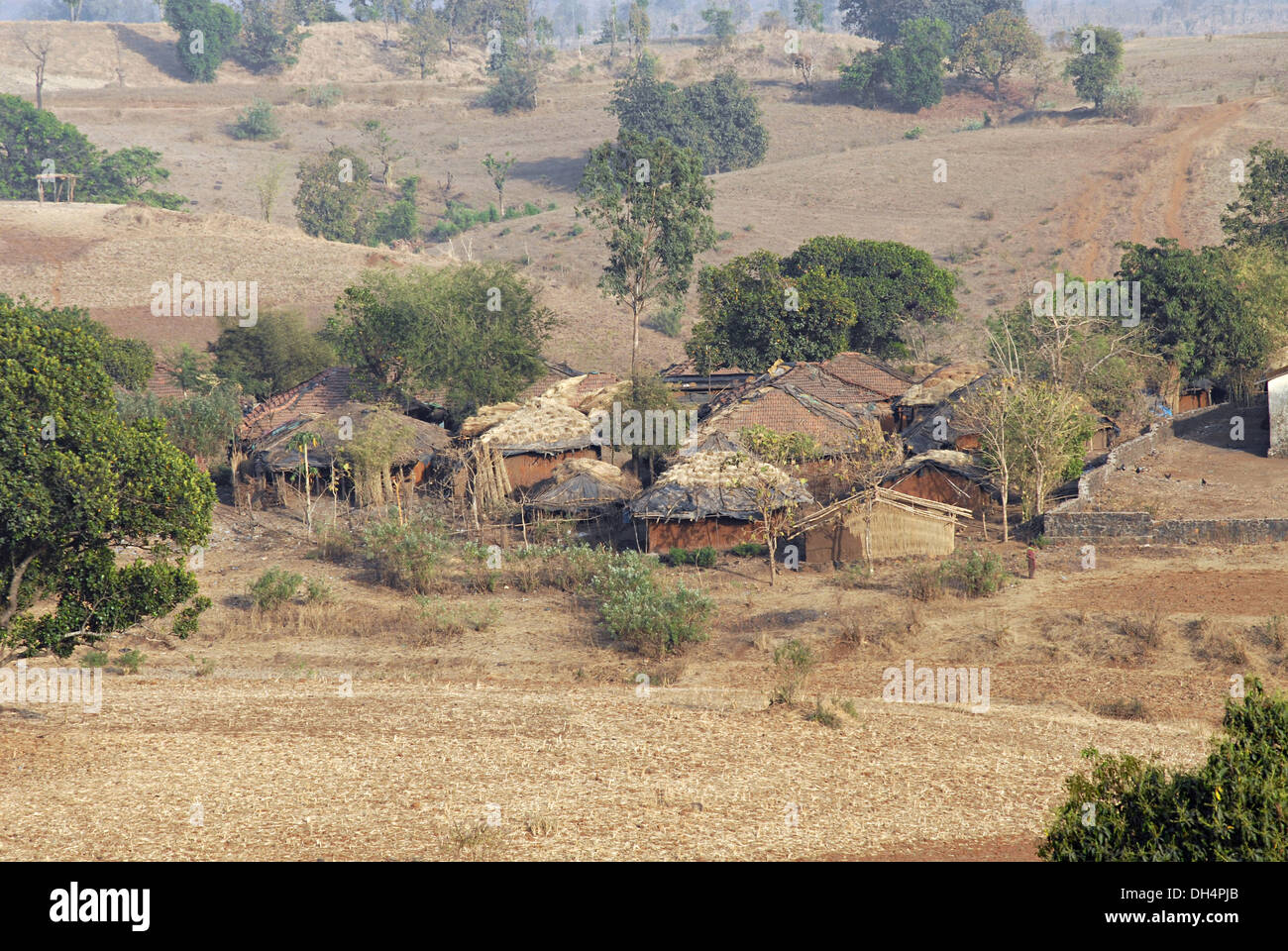 Vista aerea del villaggio tribale di insediamento, tribù Bhil, Madhya Pradesh, India Foto Stock