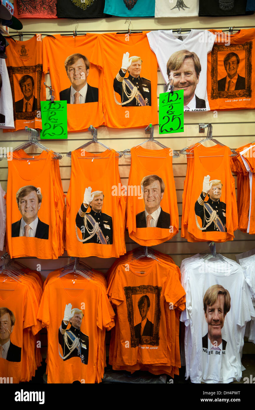 Paesi Bassi, Amsterdam, 30 aprile 2013, Abdicazione della Regina Beatrice e investitura re Willem-Alexander su T-shirt. Souvernirshop. Foto Stock
