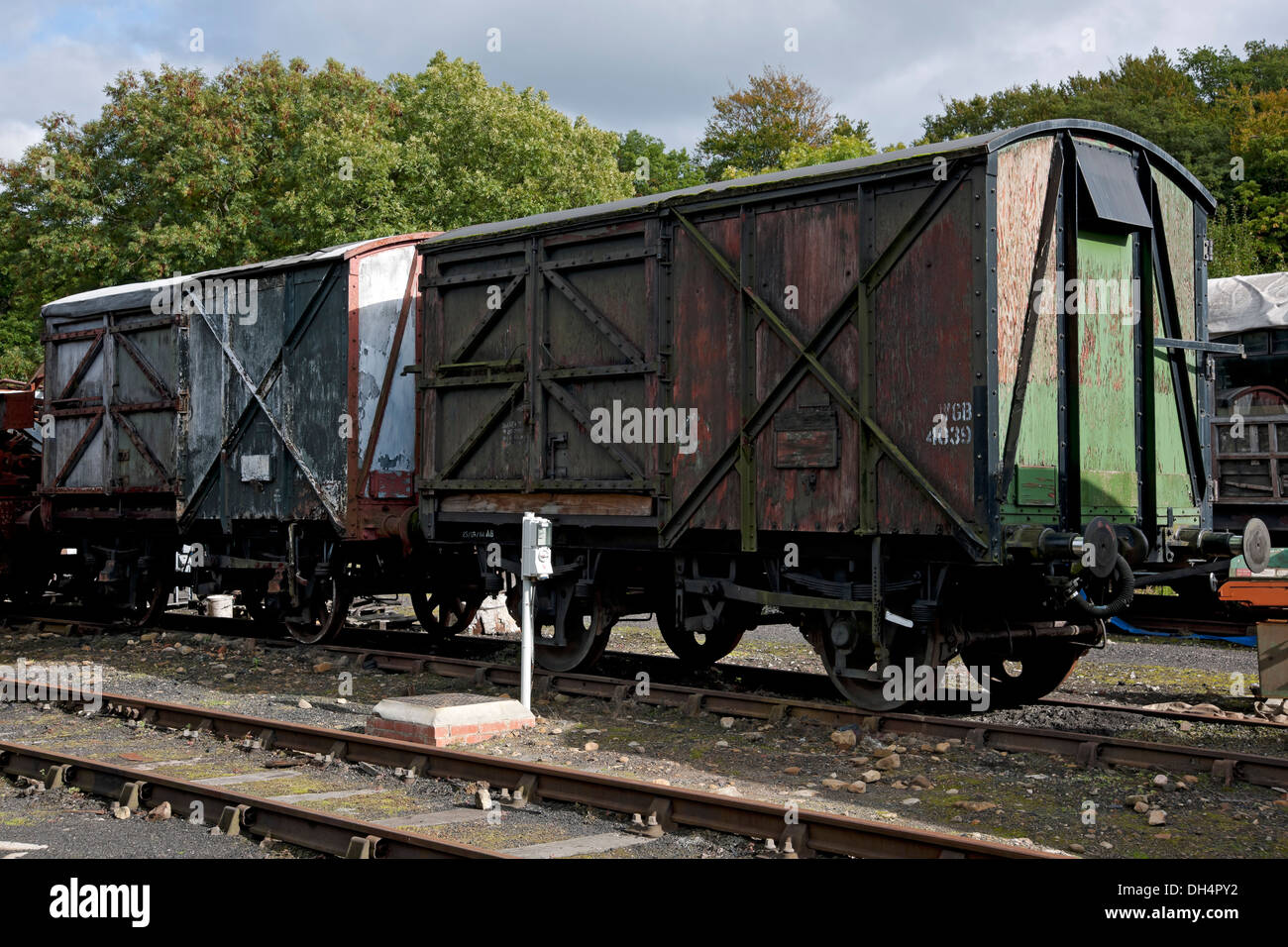 Vagoni ferroviari vecchi vagoni merci North Yorkshire Inghilterra Regno Unito Gran Bretagna Foto Stock