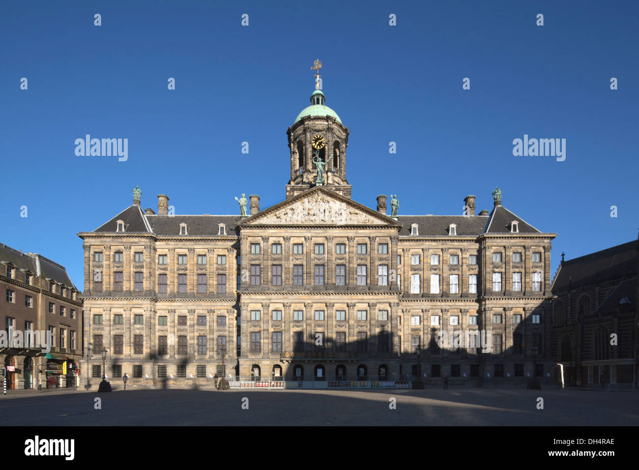 Paesi Bassi, Amsterdam, Palazzo reale e su piazza Dam Foto Stock