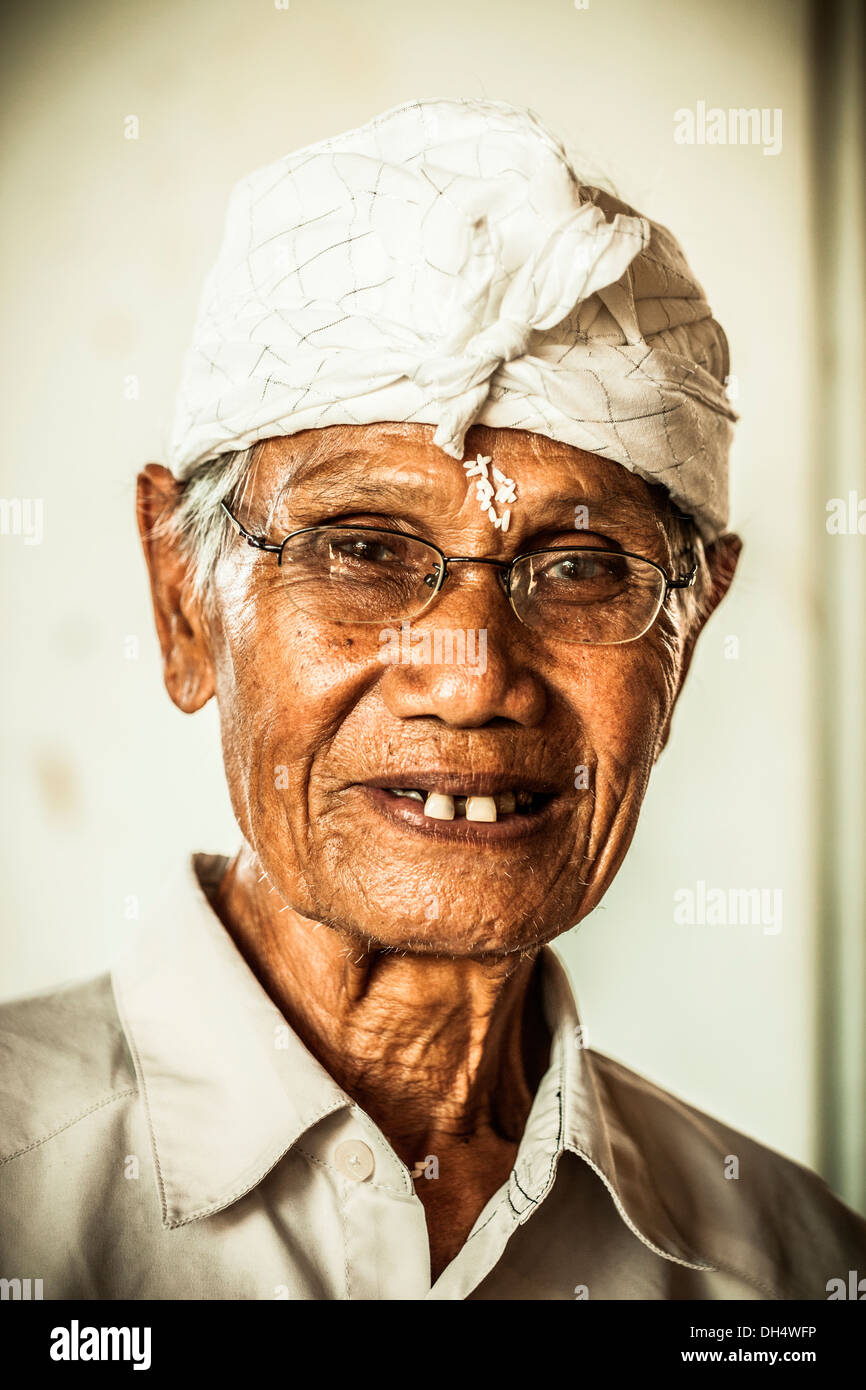 Uomo indù di Bali, Indonesia Foto Stock