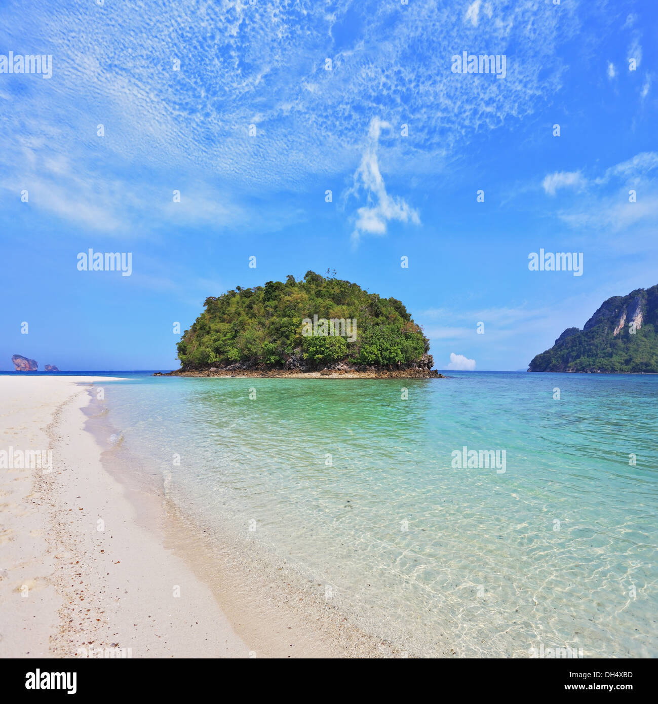 L'isola vicino a una spiaggia di sabbia Foto Stock