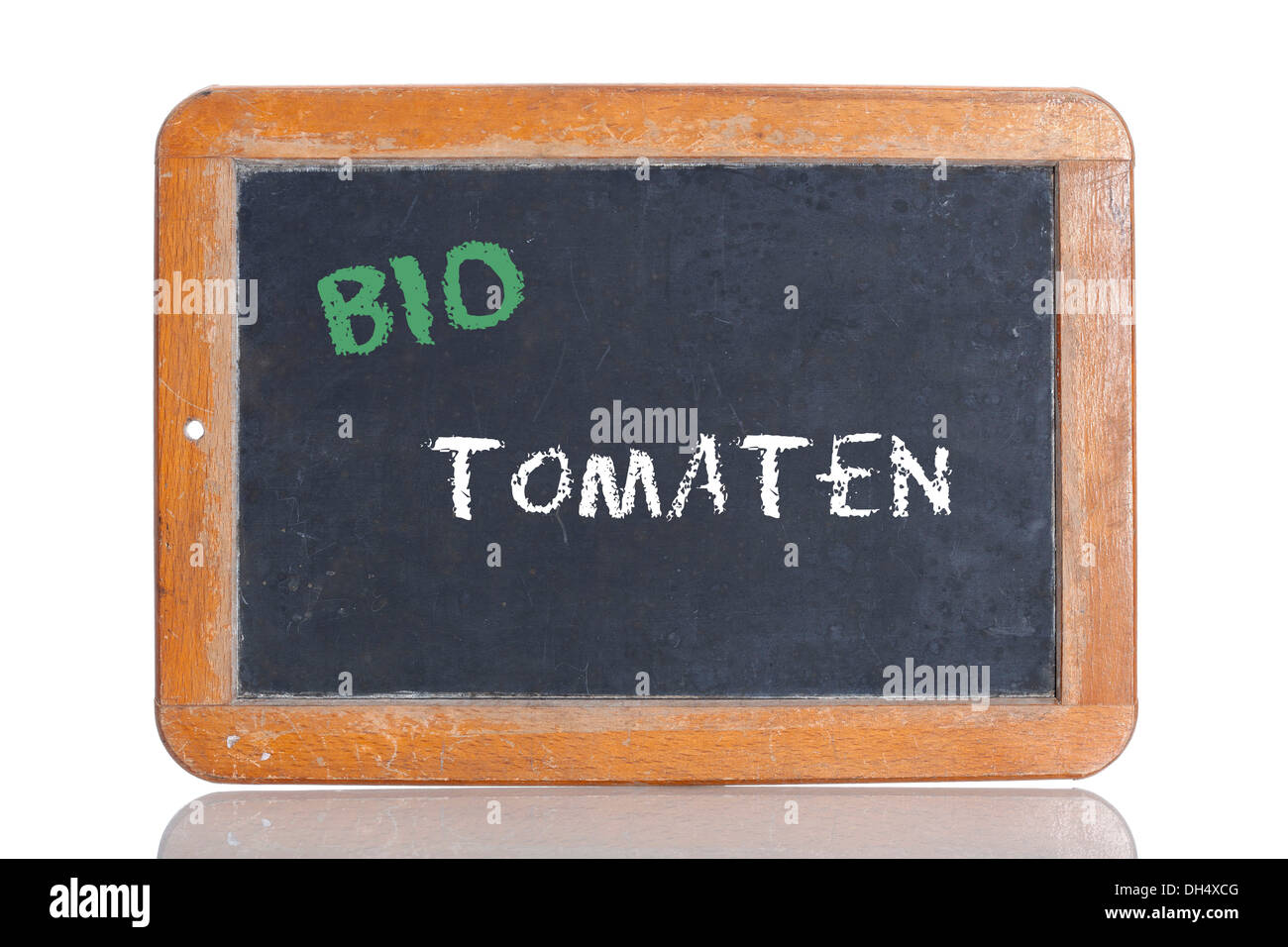 Vecchia scuola lavagna con le parole BIO TOMATEN, tedesco per i pomodori organici Foto Stock