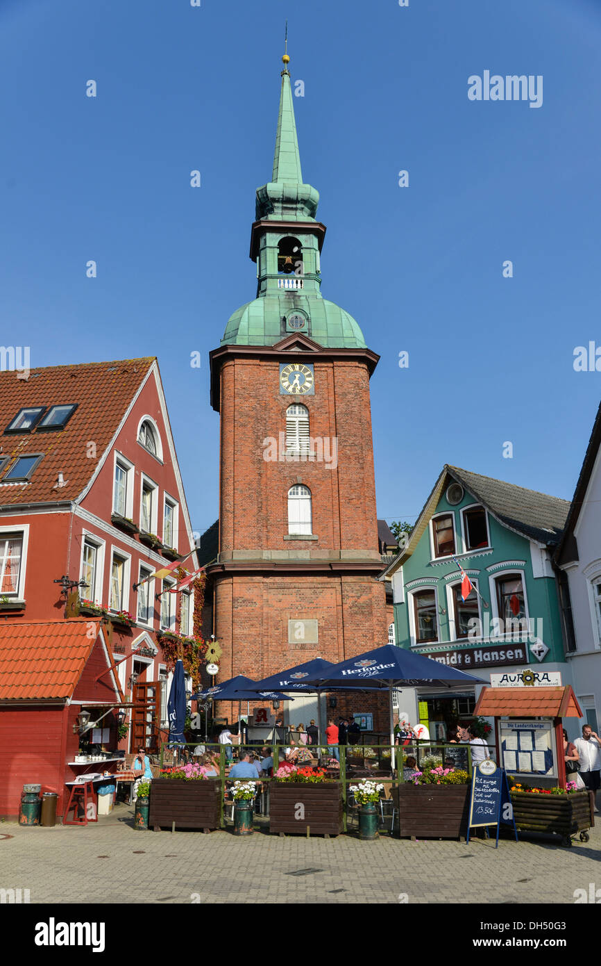 La Chiesa di San Nicola, Aurora Ristorante, Landarztkneipe pub, Deekelsen, in Kappeln, Schleswig-Holstein Foto Stock