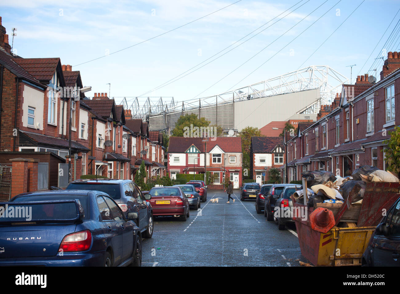 Partridge Street, affacciato su Old Trafford, Manchester United football ground, Manchester, Inghilterra, Regno Unito Foto Stock