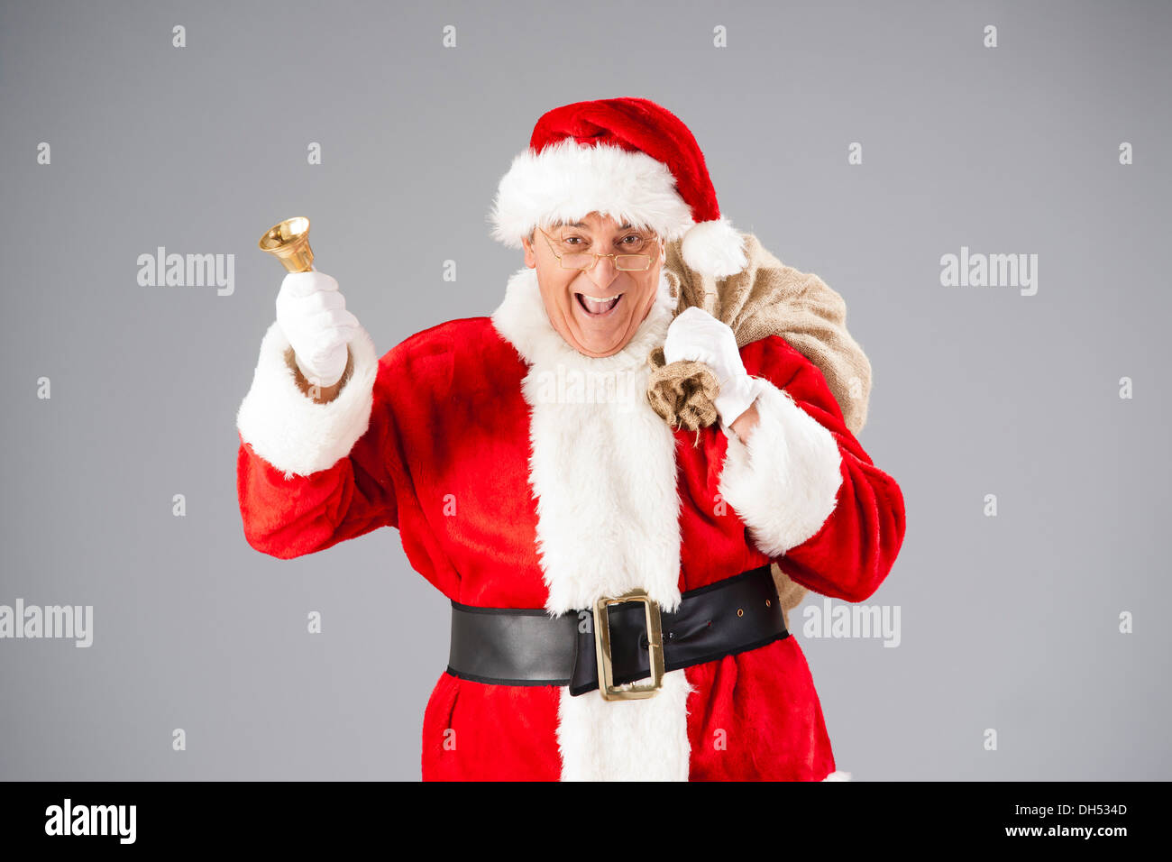 Babbo Natale con un sacco e di una campana Foto Stock