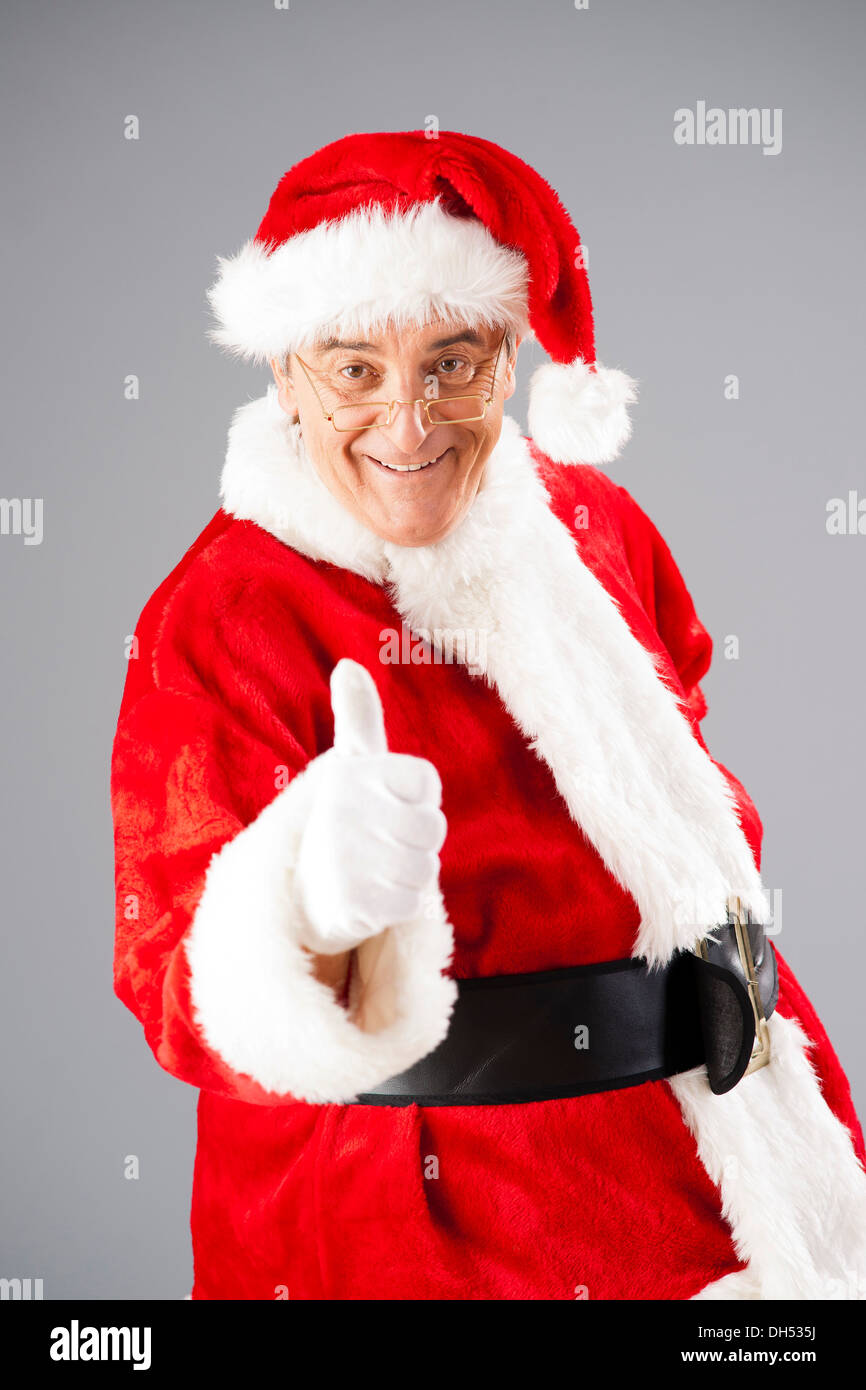 Santa Claus facendo una tumbs fino gesto Foto Stock
