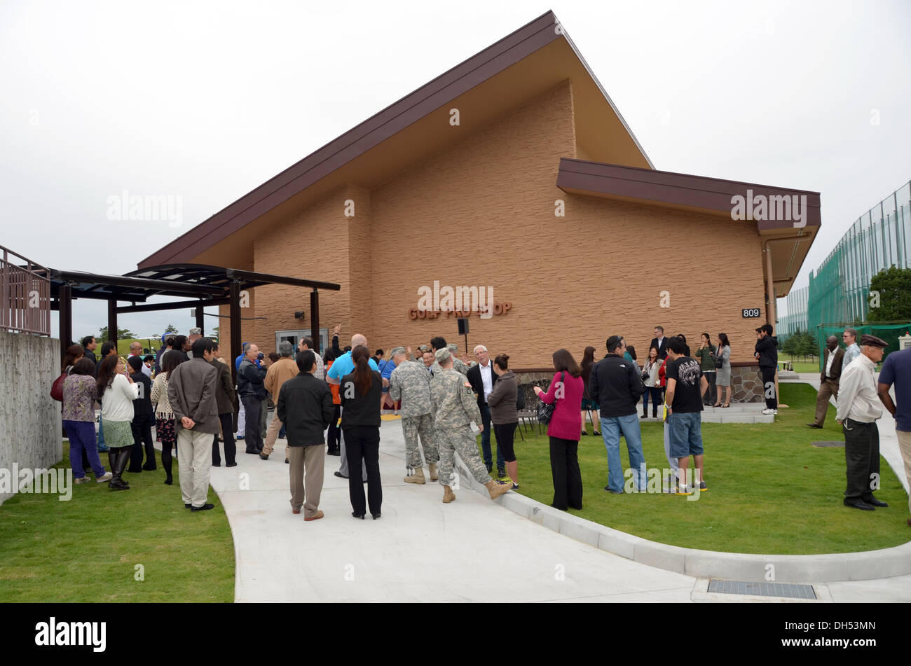 Funzionari di Camp Zama e gli Stati Uniti Esercito di ingegneri, Giappone distretto ha celebrato il completamento di un $2.6 milioni di Golf Pro S Foto Stock