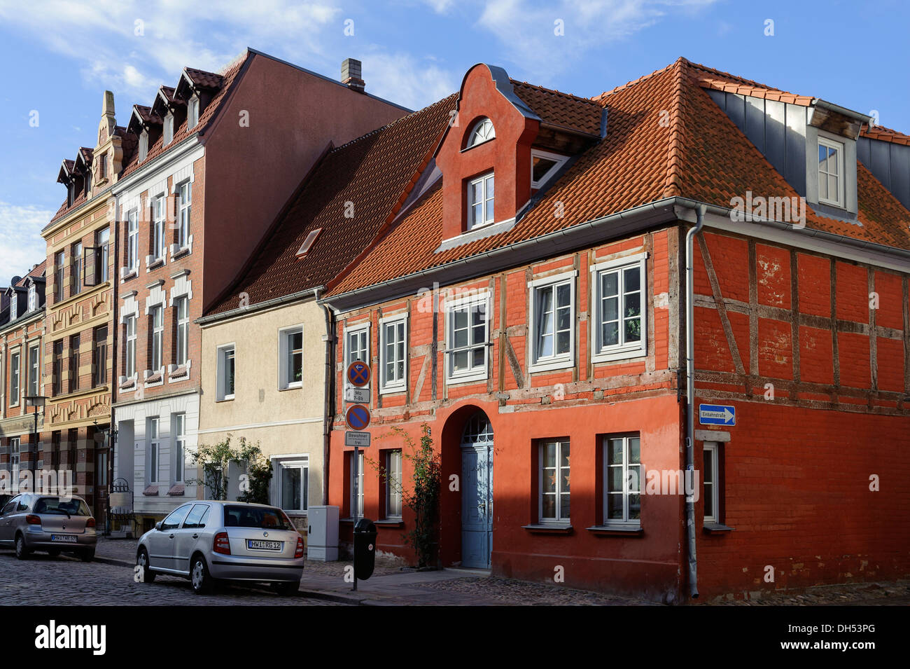 Vecchie case nella città anseatica di Wismar, Mecklenburg-Hither Pomerania Occidentale, Germania, UNESCO patrimonio mondiale Foto Stock