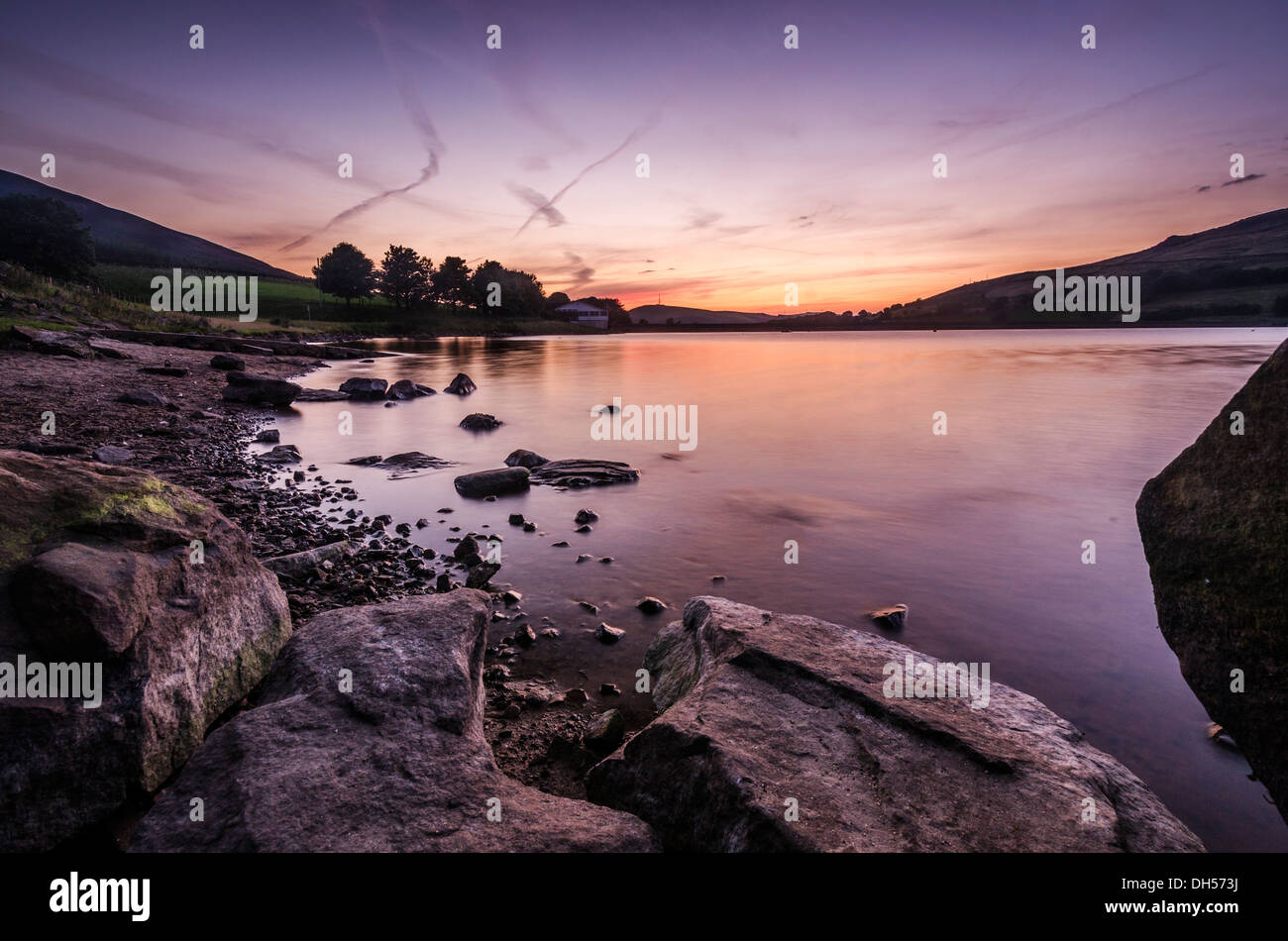 Serbatoio Dovestones a Greenfield al tramonto Foto Stock
