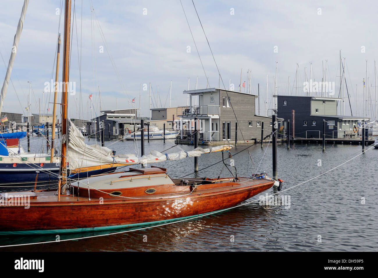 Nuoto case vacanza a Lauterbach vicino a Putbus, Isola di Rugia (Ruegen ) Mecklenburg-Hither Pomerania Occidentale, Germania Foto Stock