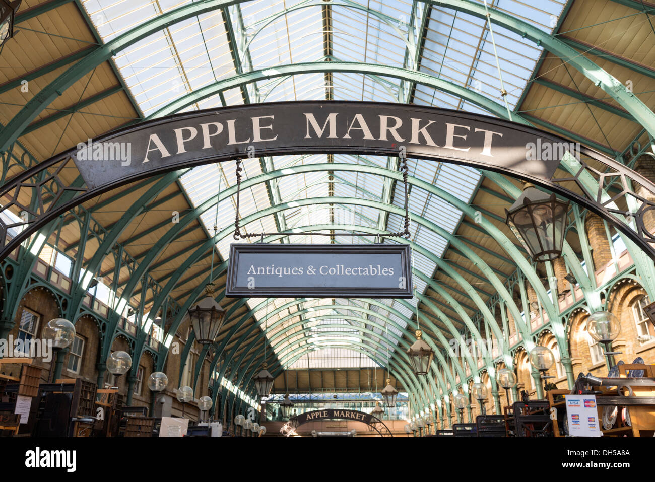 Il mercato delle mele in Covent Garden di Londra, Inghilterra, Regno Unito Foto Stock