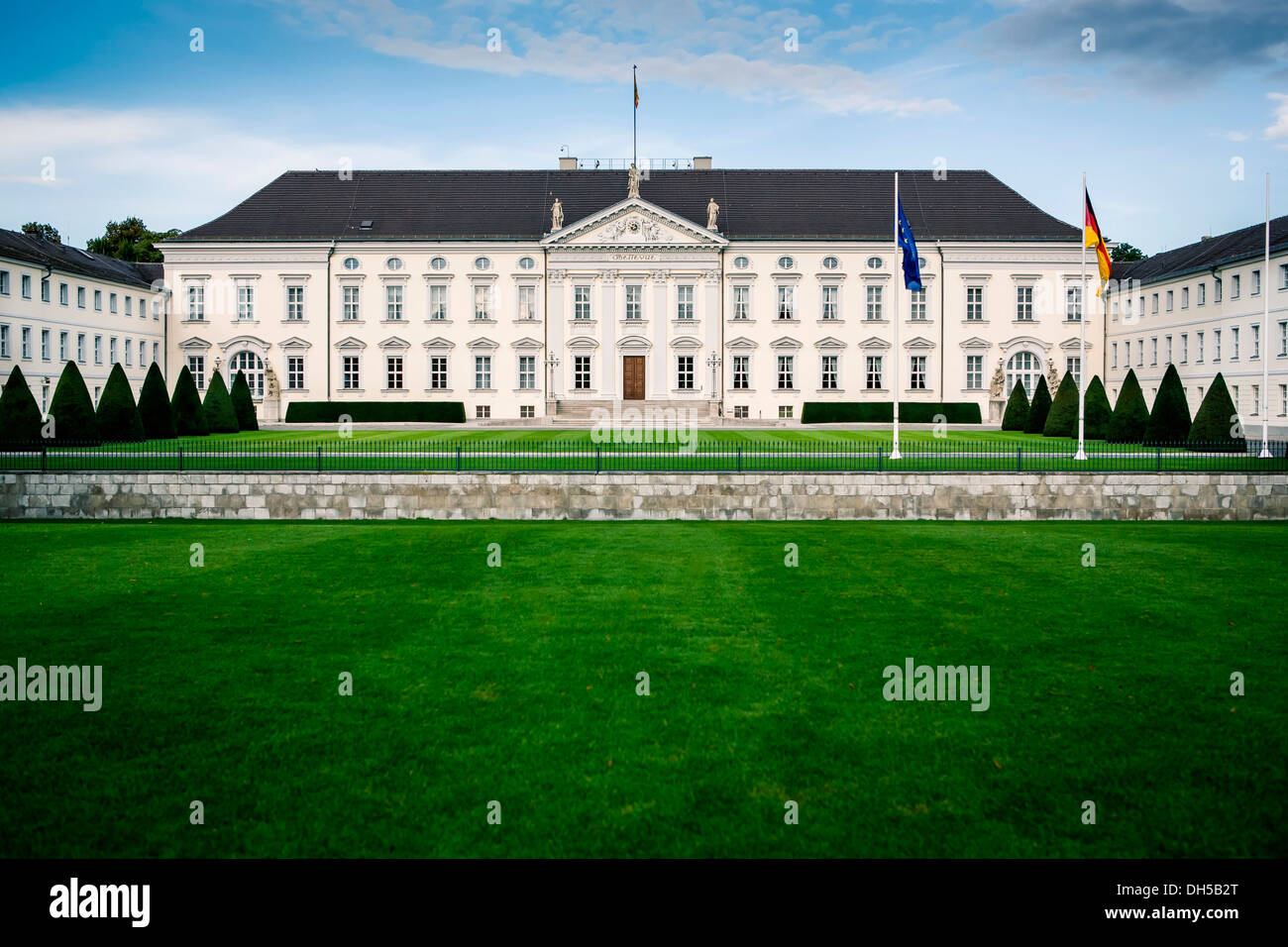 Schloss Bellevue Palace, residenza ufficiale del Presidente della Repubblica federale di Germania, nel distretto di Berlino di Tiergarten di Berlino Foto Stock