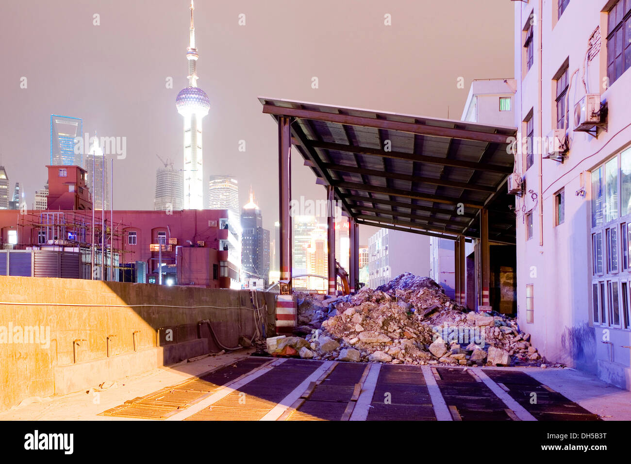 Sito di demolizione, riqualificazione urbana, Oriental Pearl Tower, il Quartiere Finanziario di Lujiazui, Pudong, Shanghai, Cina e Asia Foto Stock