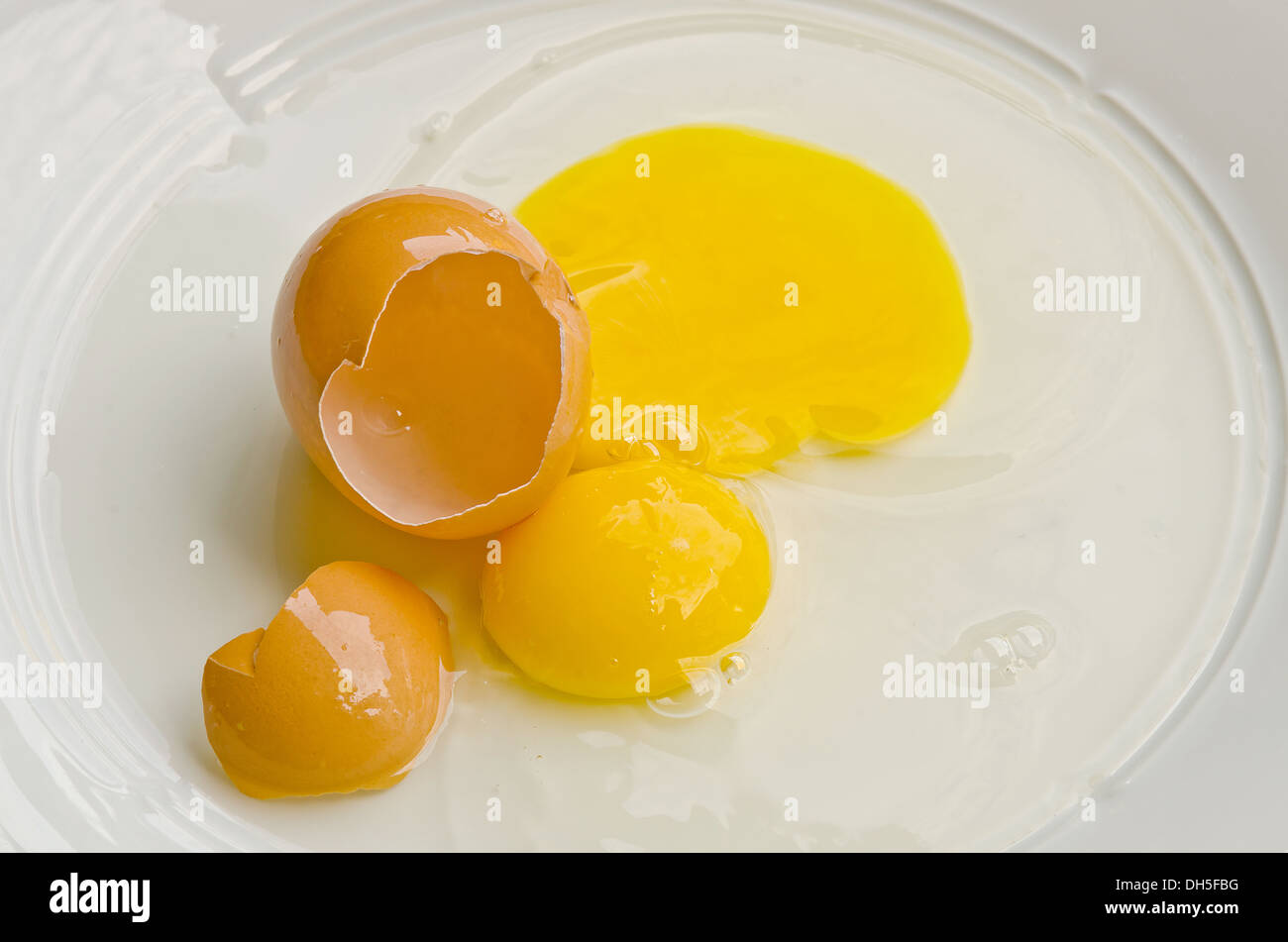 Tuorlo d'uovo crudo Foto Stock