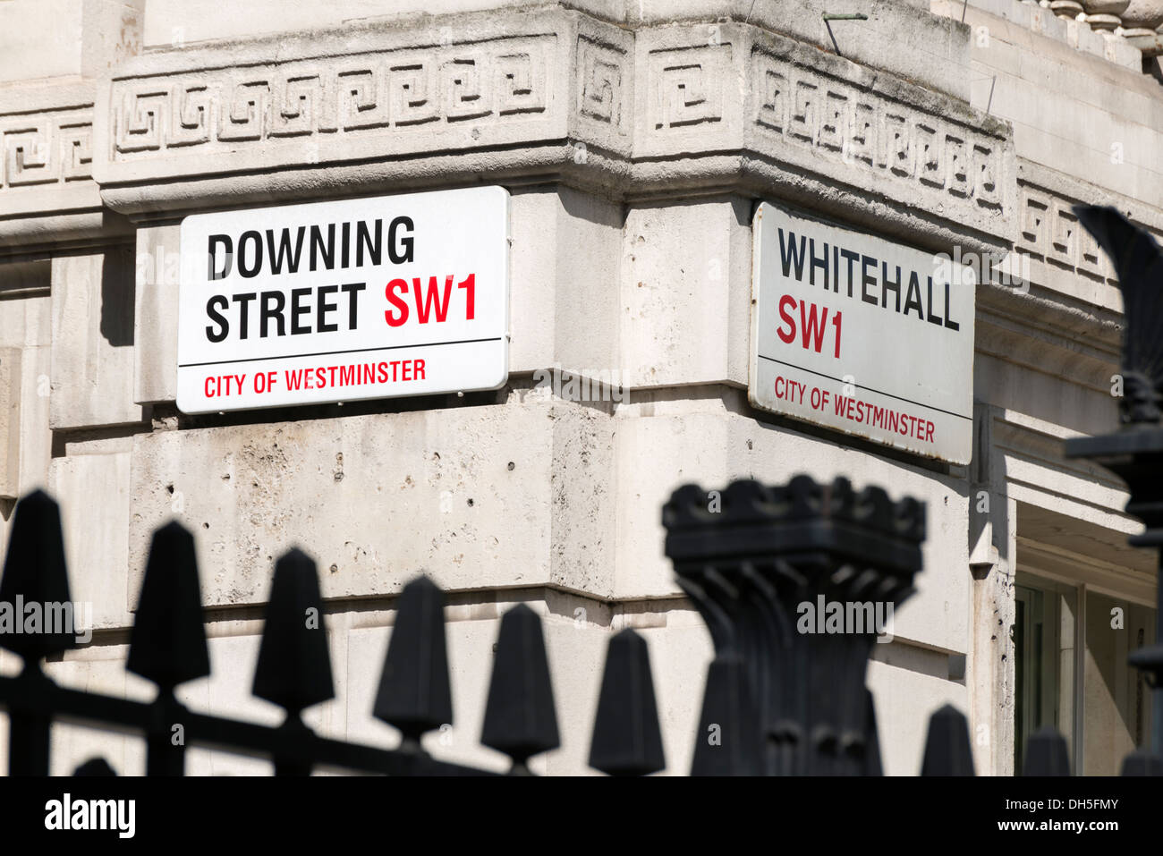 Angolo di Downing Street e Whitehall, London, England, Regno Unito Foto Stock