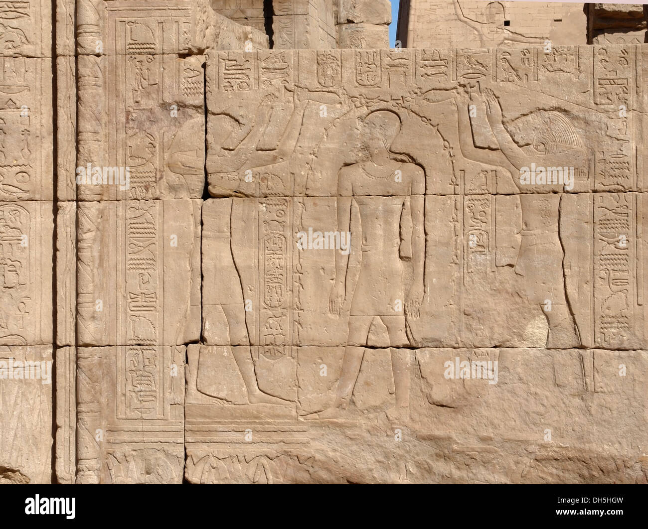 Dettagli architettonici dell'antico Tempio di Edfu in Egitto (Africa) Foto Stock