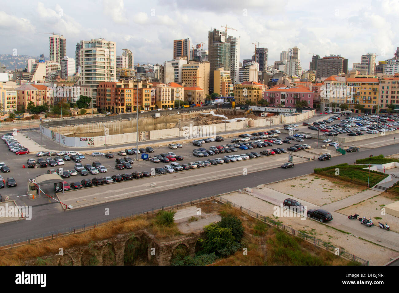 Immobili nel quartiere di Achrafieh, la Piazza dei Martiri a destra e nella parte anteriore, Beirut, Libano Foto Stock