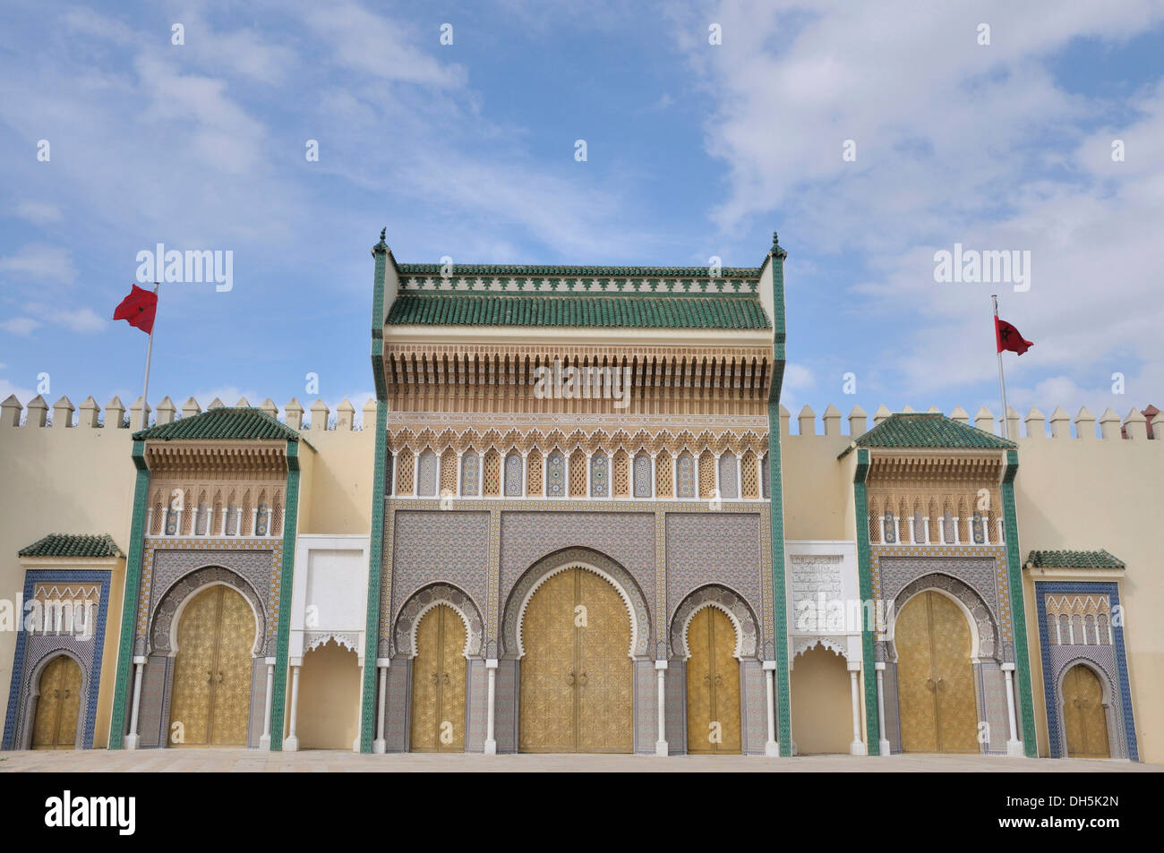 Portale del palazzo reale, Palais Royal, Dar El Makhzen, a Place des Alaouites in Fes Djedid, Fes, Marocco, Africa Foto Stock