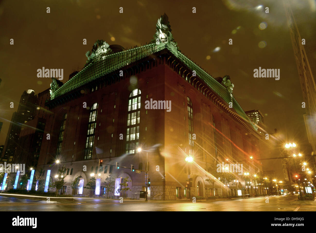 Harold Washington Library Center, la biblioteca centrale per il Chicago Public Library di notte Foto Stock