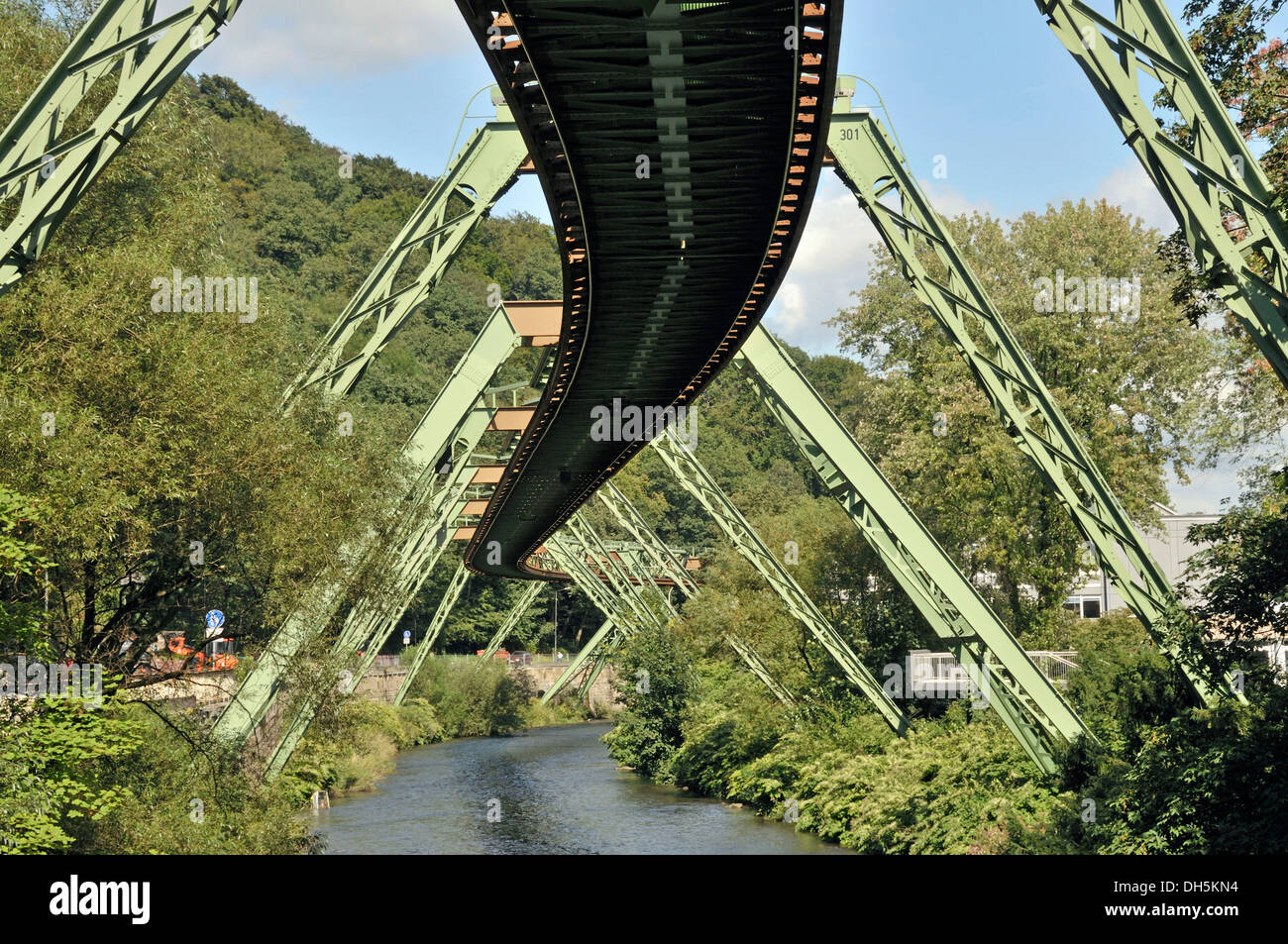 Sistema di supporto, sopraelevata monorotaia sospesa, Wuppertal, Bergisches Land regione Renania settentrionale-Vestfalia Foto Stock