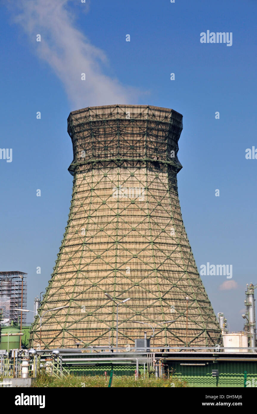 Pile di sfiato e del bruciatore, Rheinland Raffinerie-Werk Nord raffineria Shell, Germania, la raffineria di petrolio, Godorf vicino a Wesseling Foto Stock