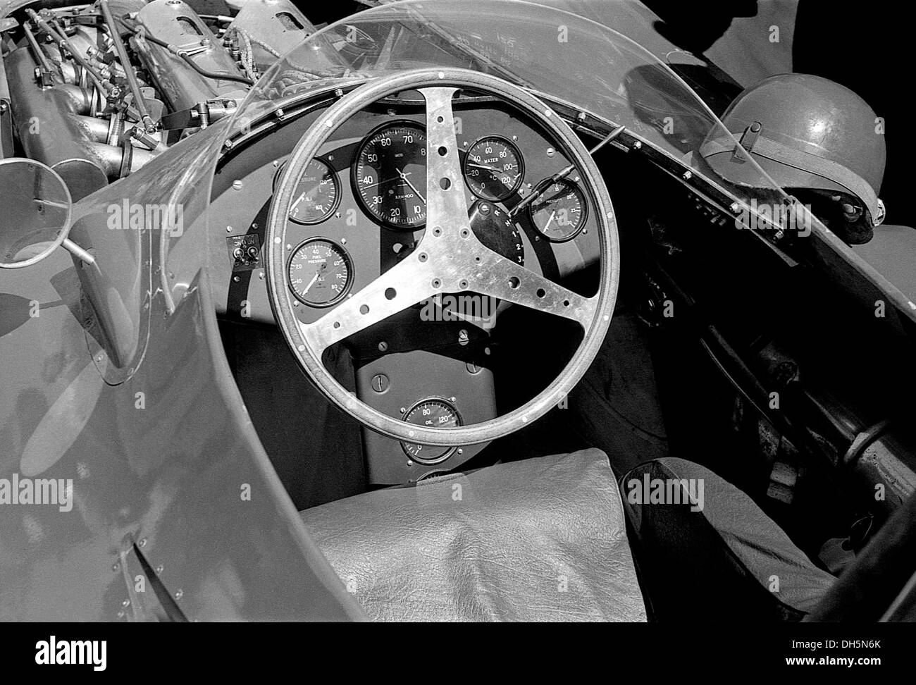 Il cockpit di un Connaught tipo B a streamliner auto presso il British Grand Prix, Eglinton, in Inghilterra il 16 luglio 1955. Foto Stock