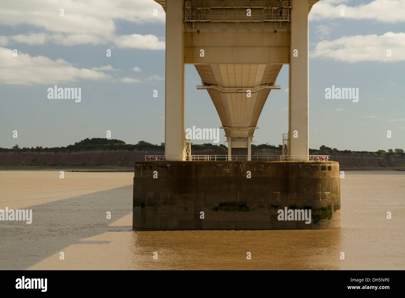 Severn Bridge (welsh Pont Hafren) attraversa dall'Inghilterra al Galles attraverso i fiumi Severn e di Wye. Foto Stock